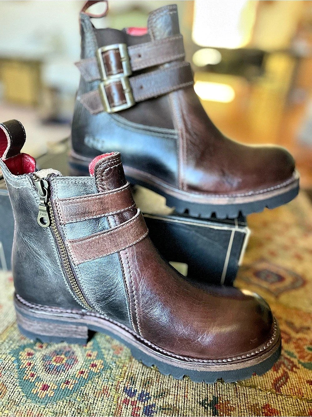 Bed|Stu Ginger ii Ankle Boot in Teak Rustic and Black Rustic